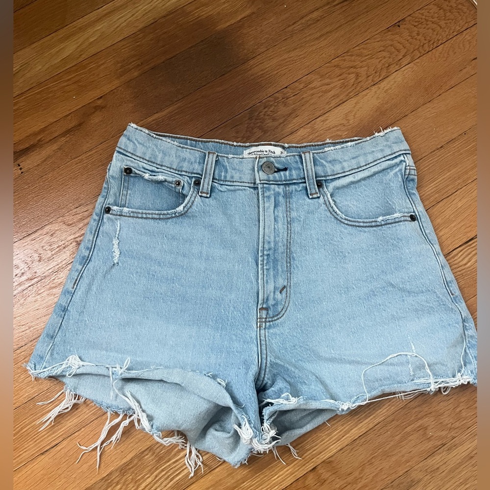 Abercrombie 90s relaxed cut off shorts